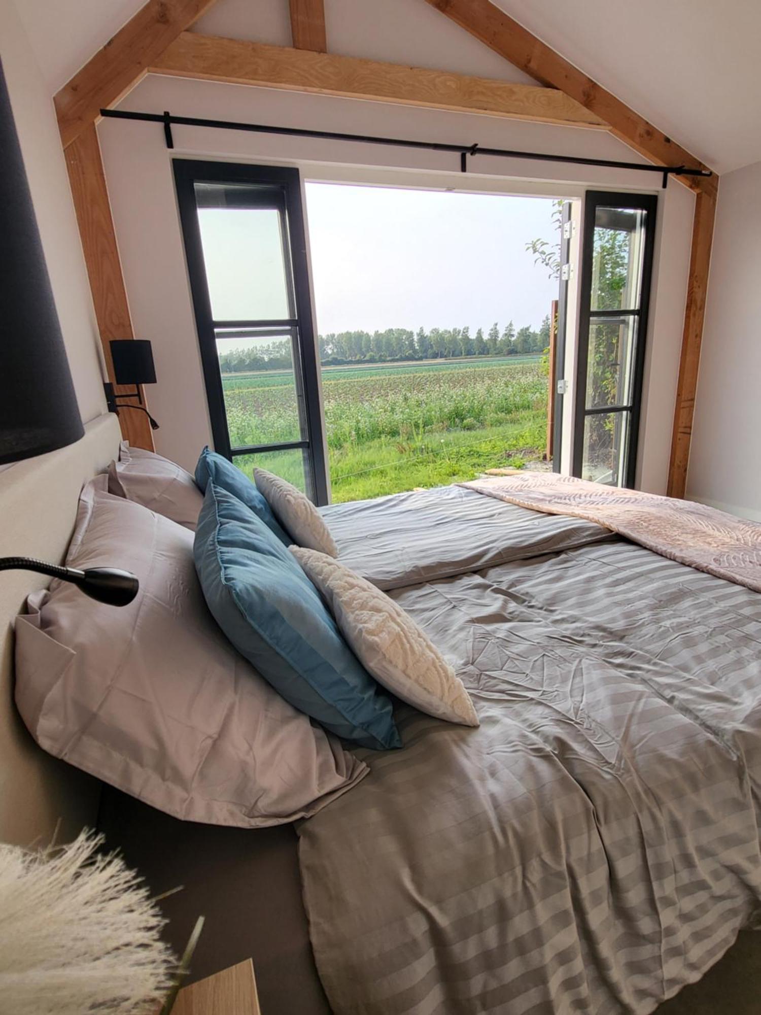 Huisje Mina Vrouwenpolder Buitenkant foto